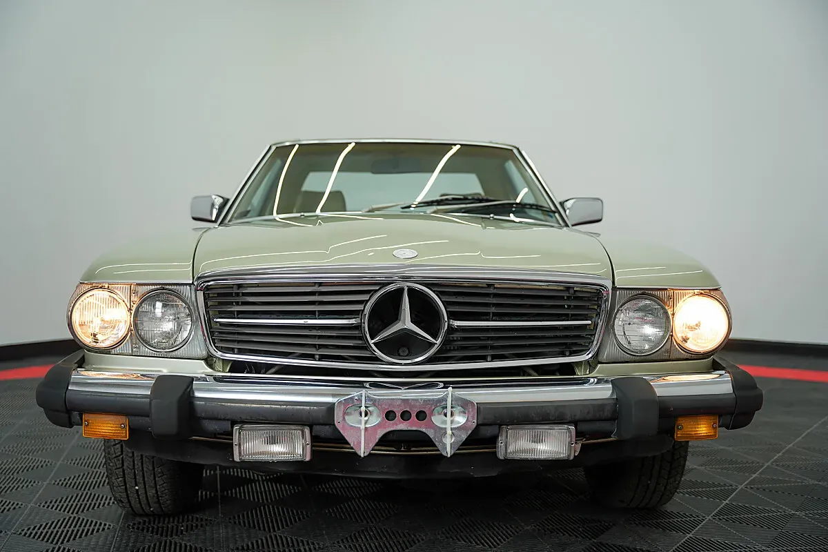 Mercedes-Benz Sl-Class 1984 photo 2
