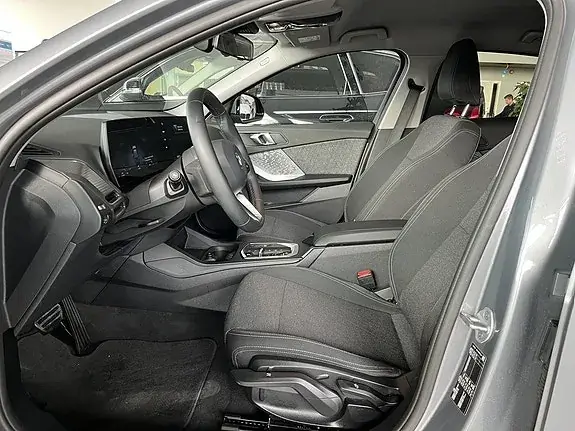 BMW 120 2026 photo 5