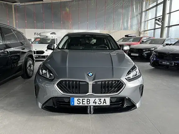 BMW 120 2026 photo 2