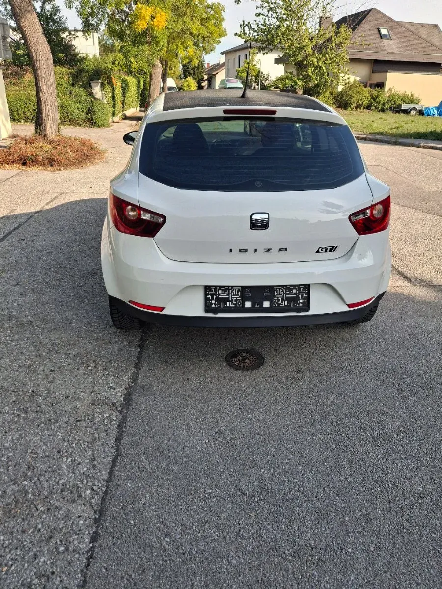 Seat Ibiza 2011 photo 3