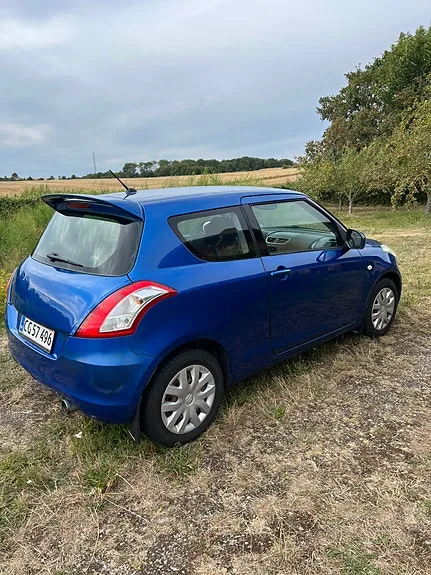Suzuki Swift 2010 photo 2