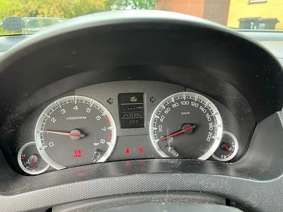 Suzuki Swift 2010 photo 4