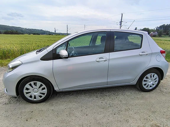 Toyota Yaris 2012 photo 5