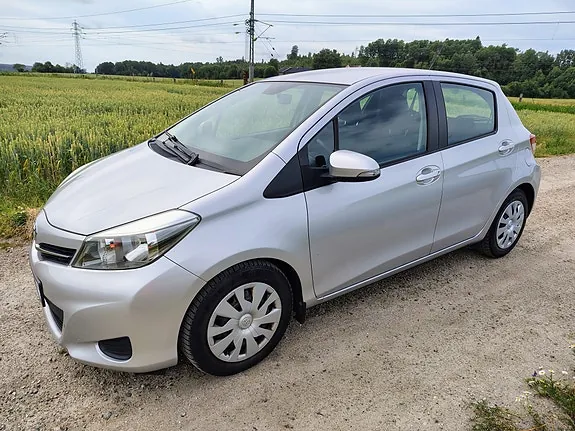 Toyota Yaris 2012 photo 4