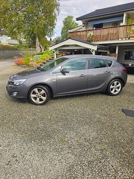 Opel Astra 2009 photo 2