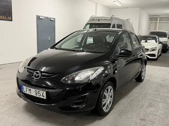 Mazda 2 2011 photo 3