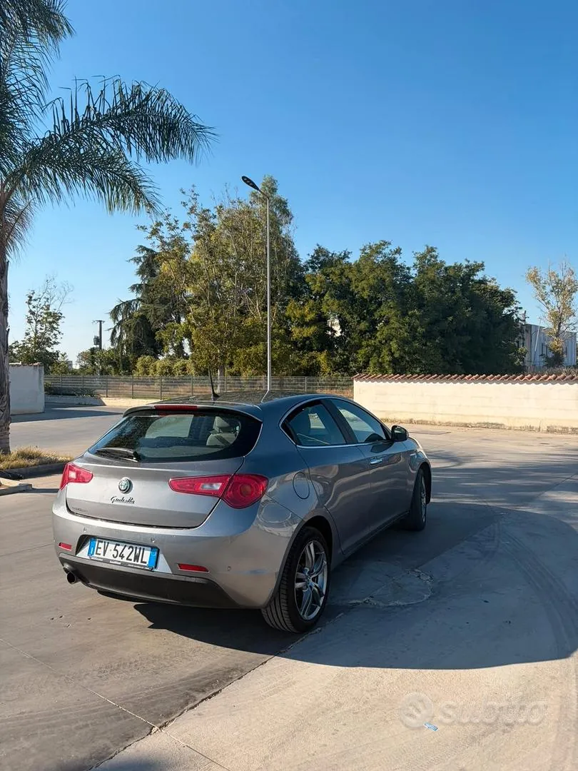 Alfa Romeo Giulietta 2014 photo 2