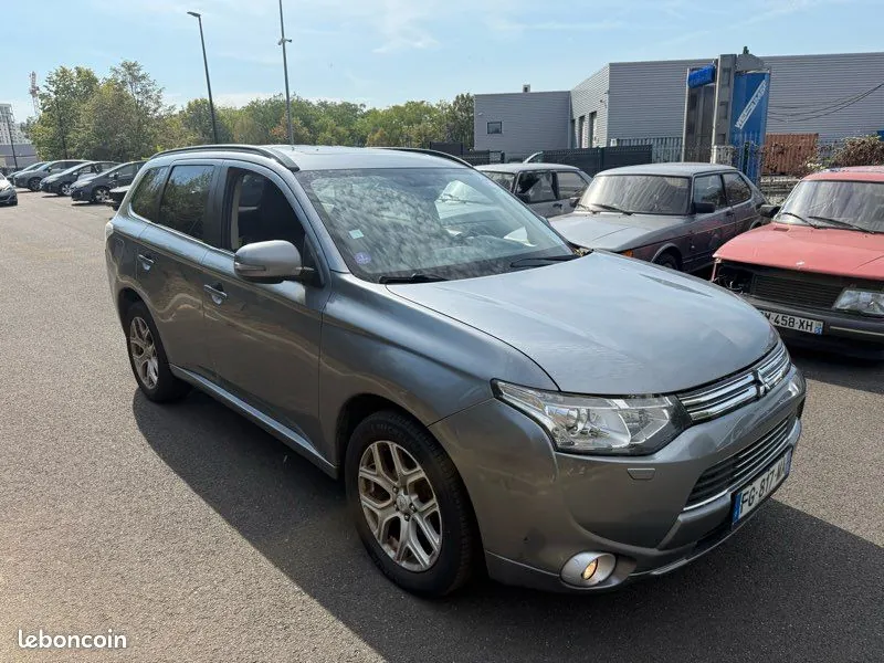 Mitsubishi Outlander 2013 photo 2