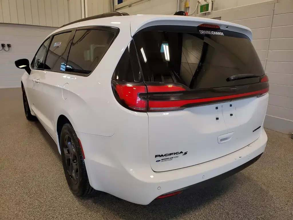 Chrysler Pacifica 2025 photo 3