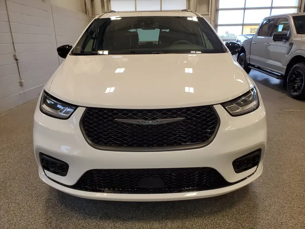 Chrysler Pacifica 2025 photo 5