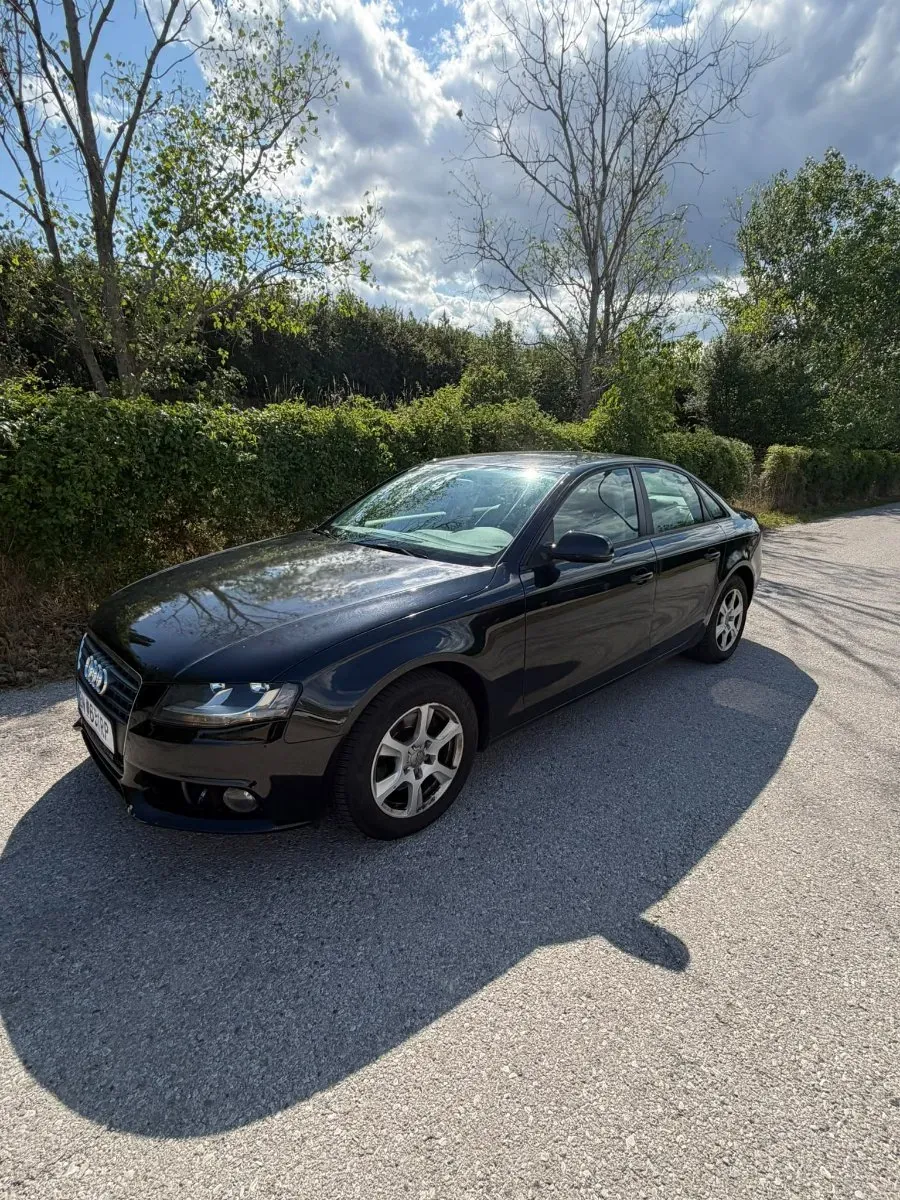 Audi A4 2011 photo 2