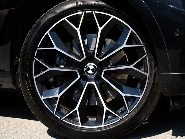 BMW X7 2024 photo 2
