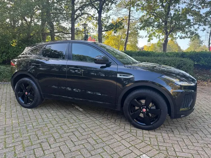 Jaguar E-Pace 2019 photo 2