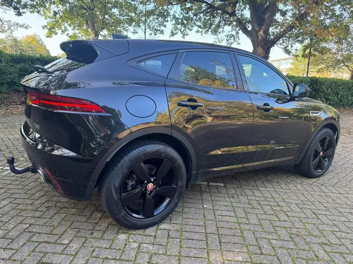 Jaguar E-Pace 2019 photo 5
