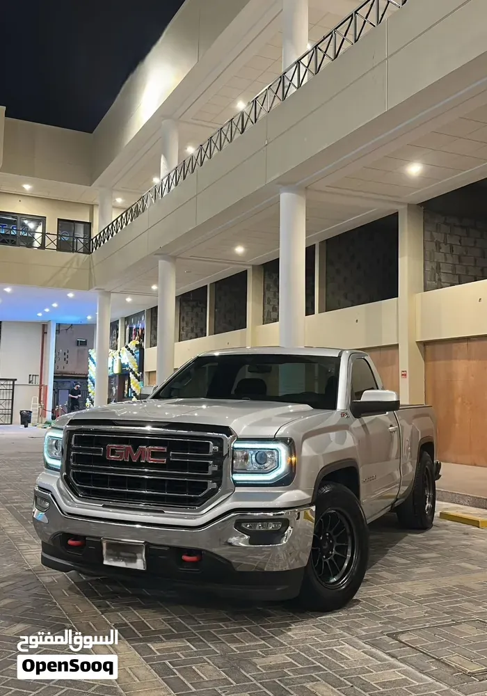 GMC Sierra 2018 photo 2