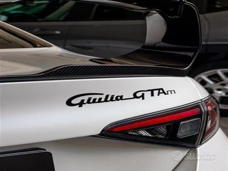 Alfa Romeo Giulia 2021 photo 3