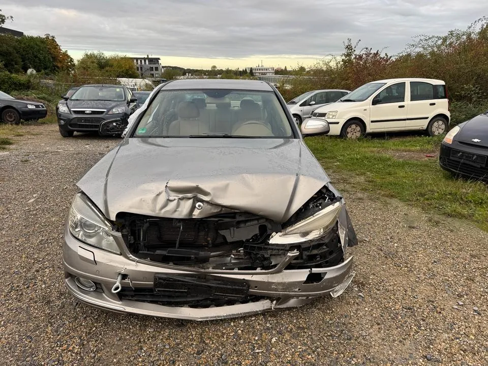 Mercedes-Benz C230