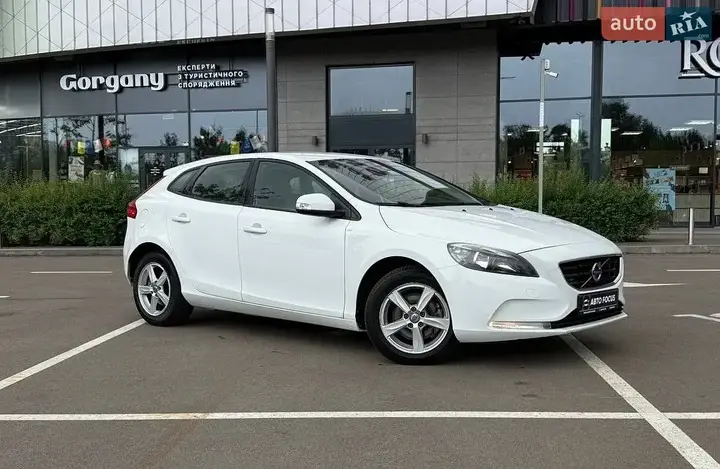 Volvo V40