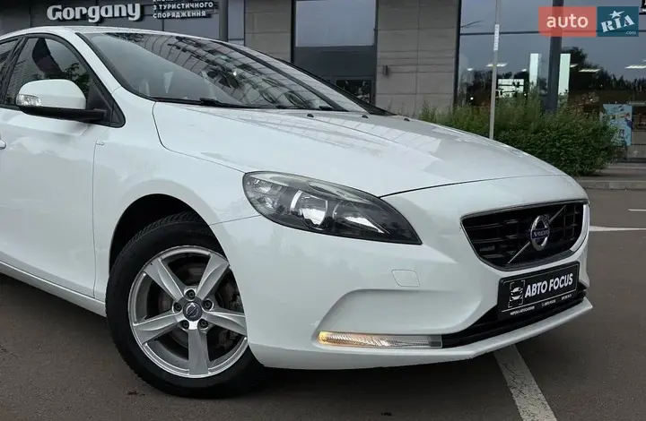 Volvo V40 2013 photo 2