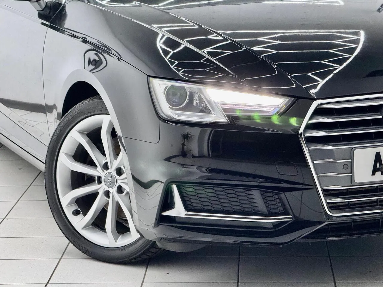 Audi A4 2019 photo 2