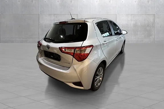 Toyota Yaris 2017 photo 5