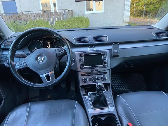 Volkswagen Passat 2013 photo 2