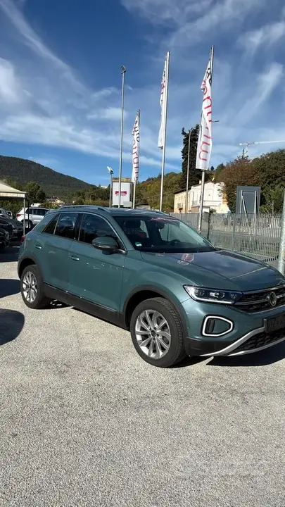 Volkswagen T-Roc 2022 photo 2