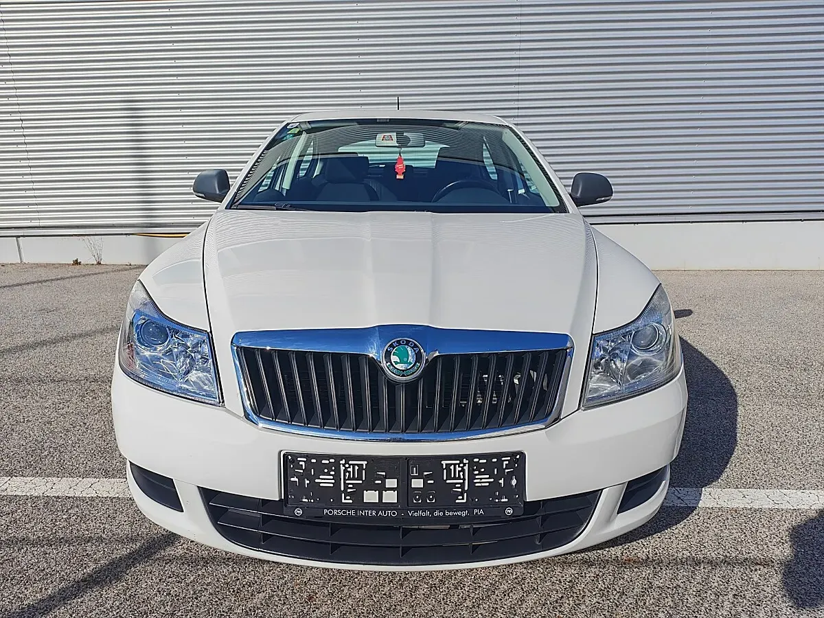Skoda Octavia 2012 photo 2