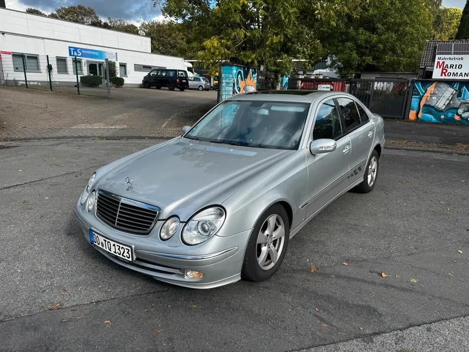 Mercedes-Benz W211