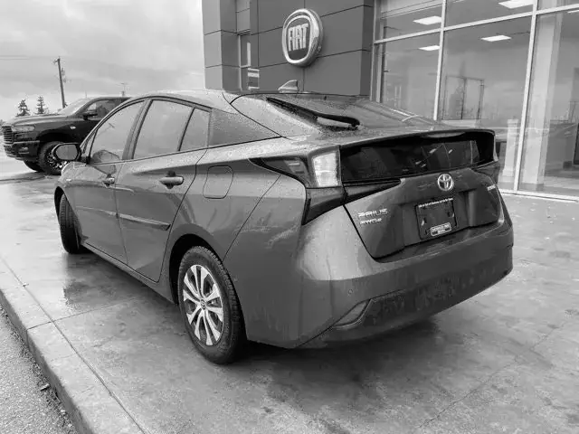 Toyota Prius 2021 photo 4