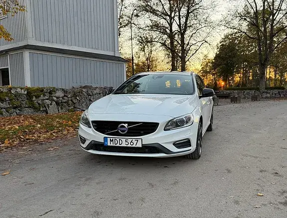 Volvo V60 2016 photo 2