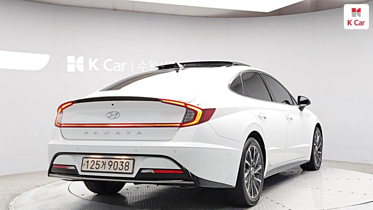 Hyundai Sonata Dn8 Hybrid 2022 photo 2