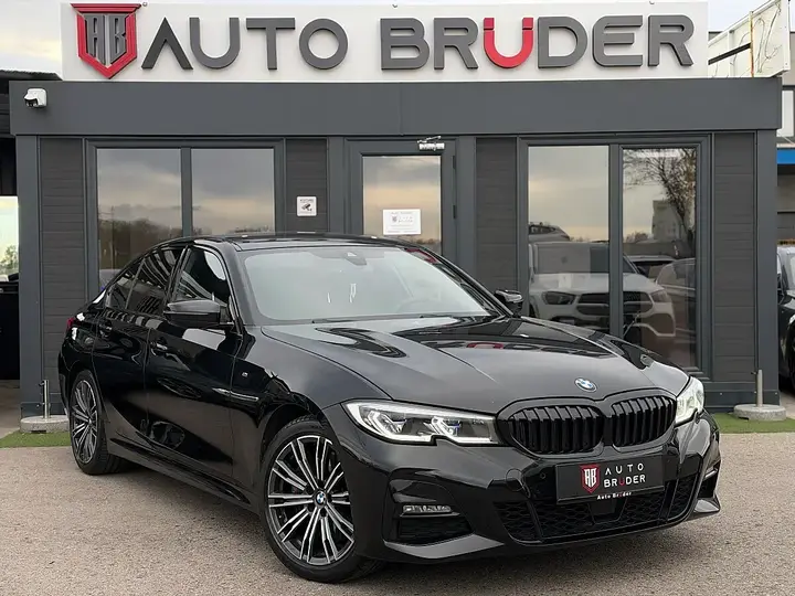 BMW 3 Series 2019 photo 3