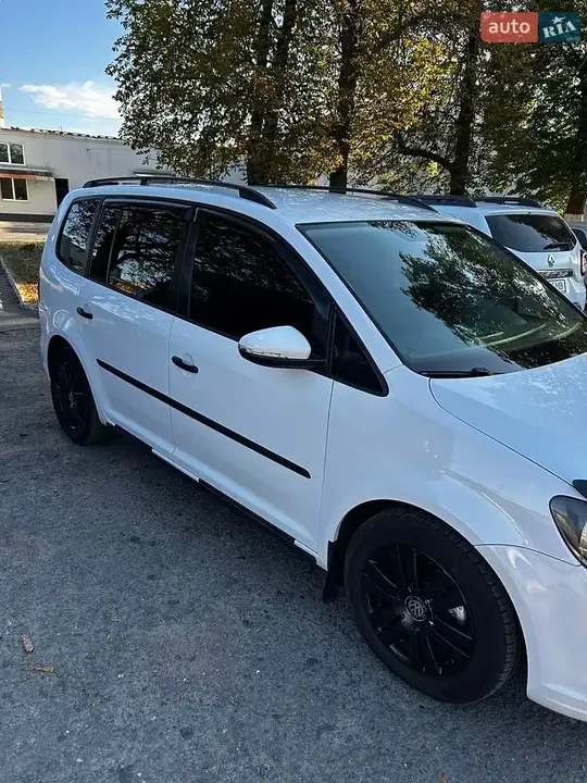 Volkswagen Touran 2011 photo 4