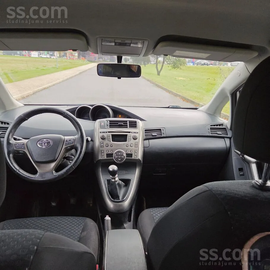 Toyota Verso 2009 photo 2
