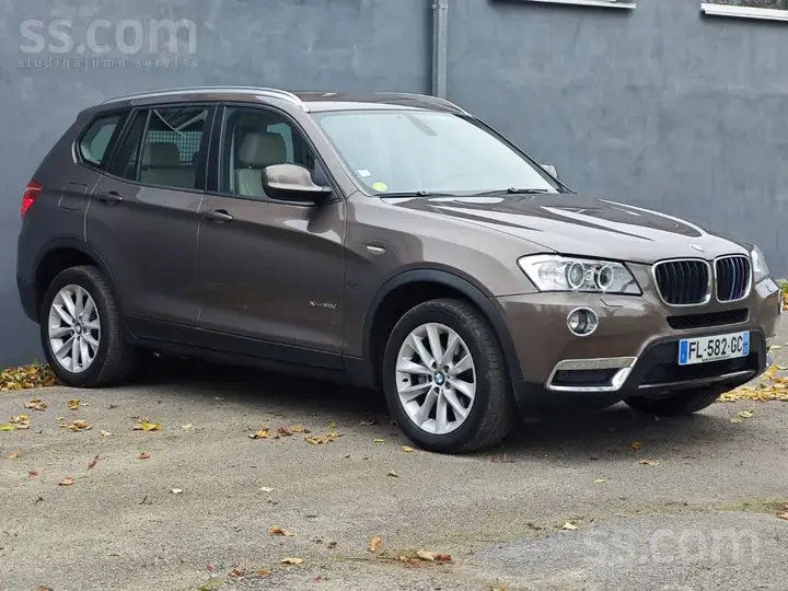 BMW X3 2011 photo 2