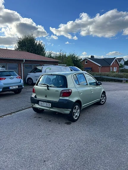 Toyota Yaris 2003 photo 4