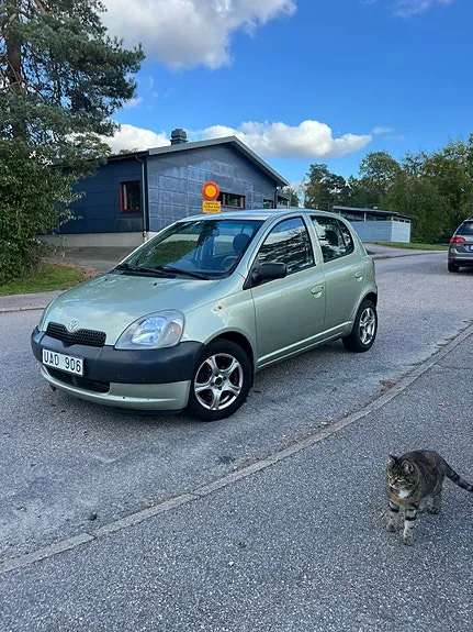 Toyota Yaris 2003 photo 2