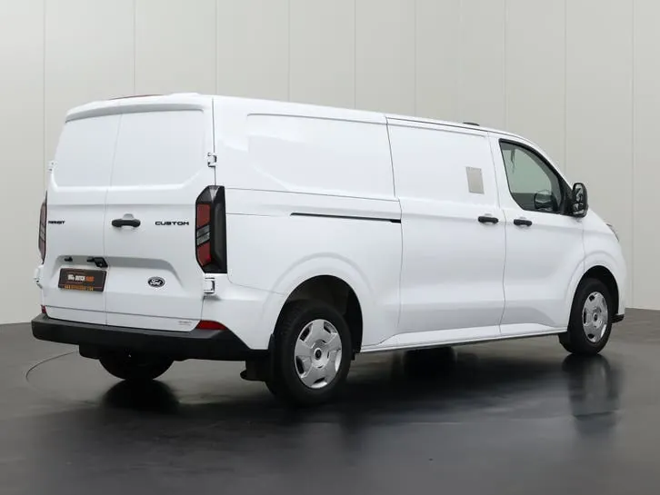 Ford Transit Custom 2024 photo 2
