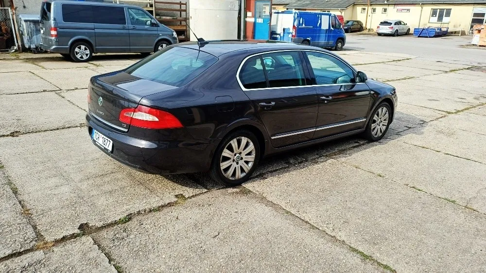 Skoda Superb 2009 photo 3