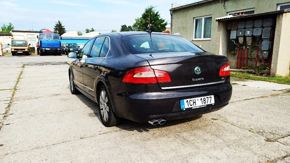 Skoda Superb 2009 photo 4