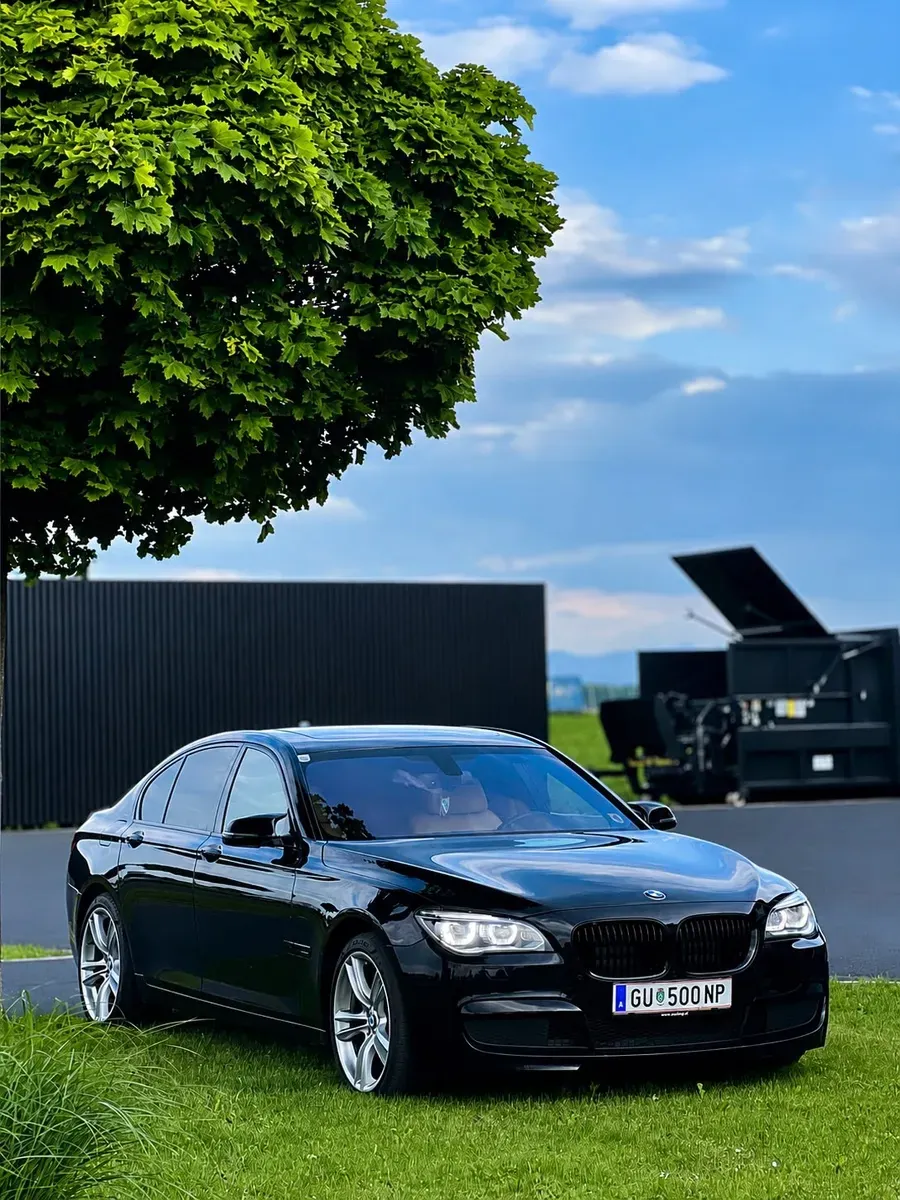 BMW 7 Series 2012 photo 3