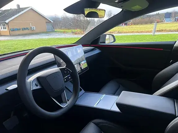 Tesla Model 3 2026 photo 2