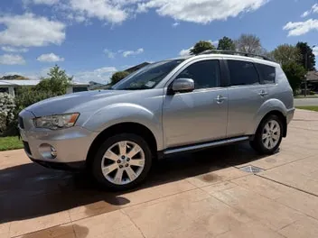 Mitsubishi Outlander 2012 photo 2