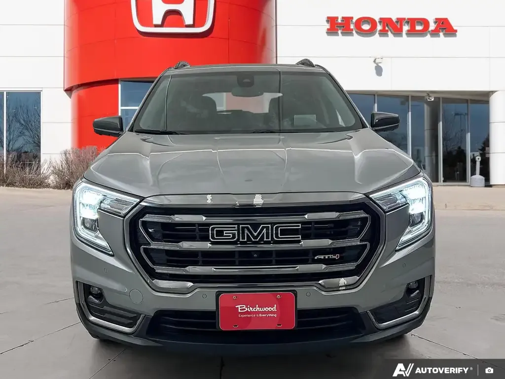 GMC Terrain 2024 photo 2