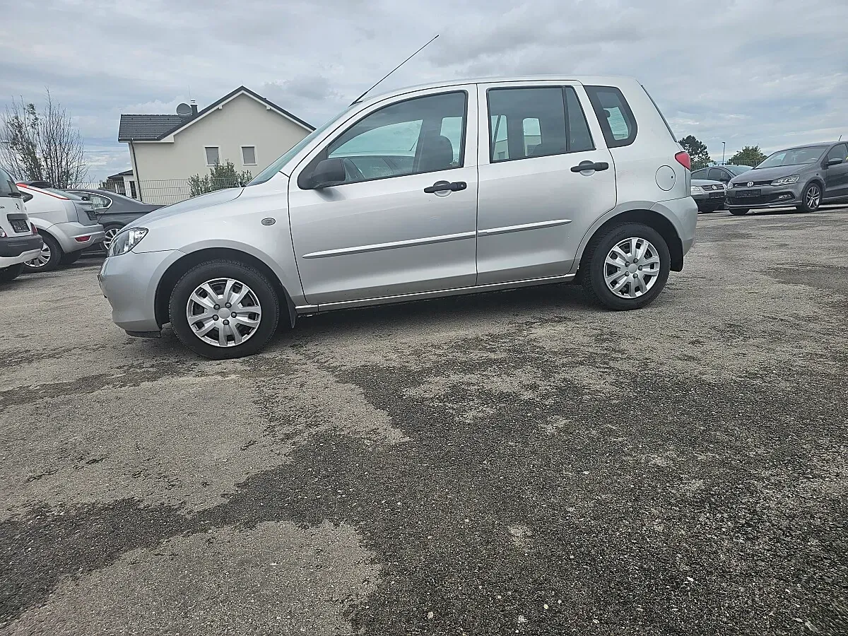 Mazda Mazda2 2005 photo 3