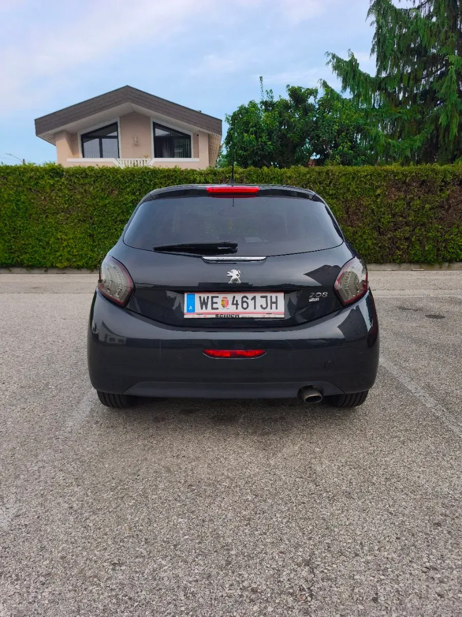 Peugeot 208 2012 photo 2