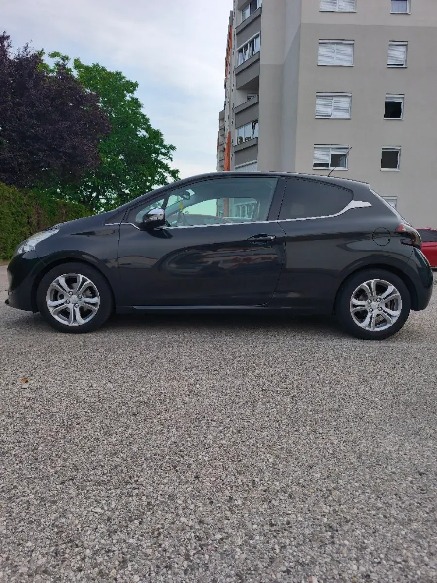 Peugeot 208 2012 photo 3