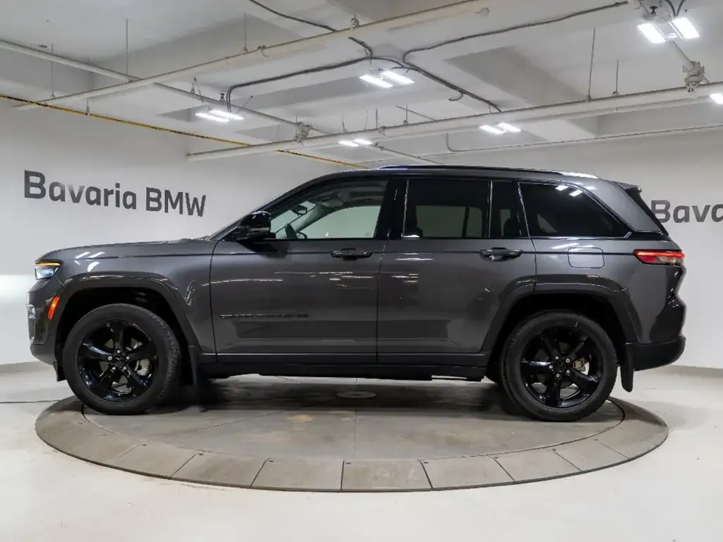 Jeep Grand Cherokee 2023 photo 2