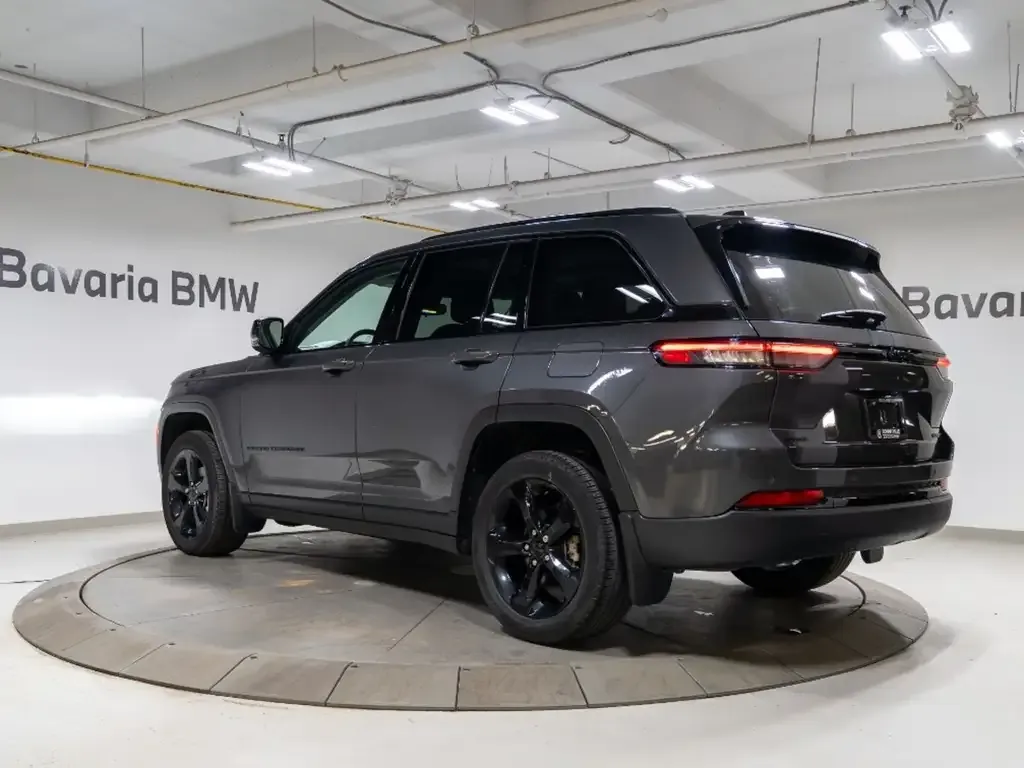 Jeep Grand Cherokee 2023 photo 3